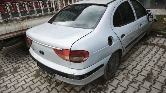 renault megane 1 arka tampon kapı dingil tavan cam renault megane çikma parçalar